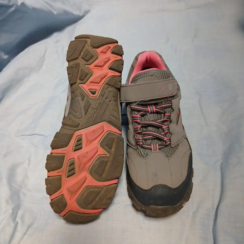 REGATTA GREAT OUTDOORS KIDS' HIKING SHOES – GREY WITH PINK, UK 2.5 (EU 34) 