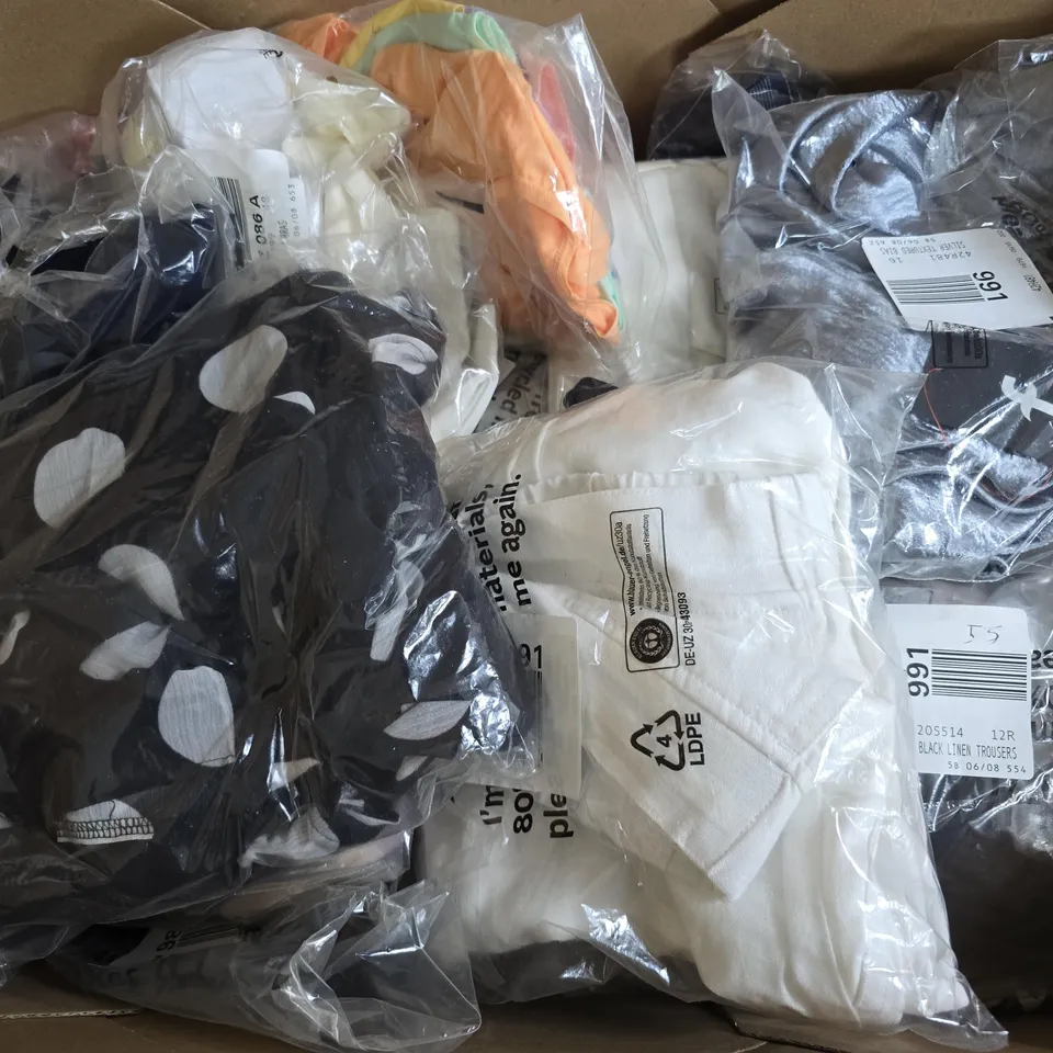 APPROXIMATELY 20 ASSORTED CLOTHING ITEMS IN VARIOUS SIZES, STYLES & SIZES TO INCLUDE TEXTURED BLACK LINEN TROUSERS, SPOT CORSAGE MAXI DRESS, WHITE LINEN TROUSERS, ETC - COLLECTION ONLY 