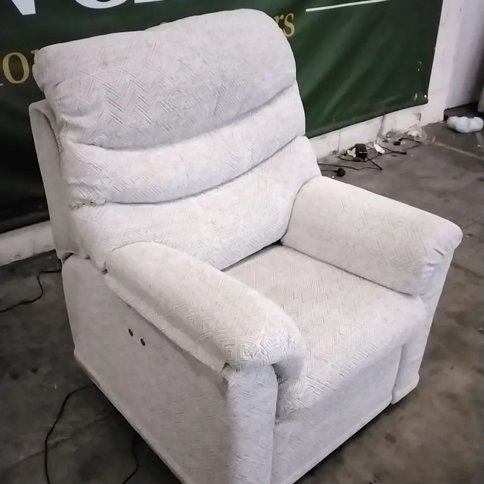 QUALITY BRITISH DESIGNED & MANUFACTURED G PLAN MALVERN POWER RECLINER CHAIR NEBULAR PEBBLE FABRIC