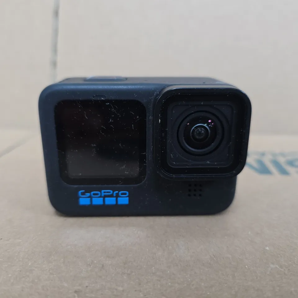 GOPRO HERO10 BLACK ACTION CAMERA WITH USB CABLE & SPARE BATTERY