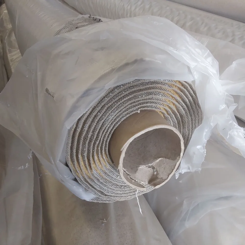 ROLL OF QUALITY TARTANESQUE GLEN LYON CARPET - APPROXIMATELY 5.7 x 4m
