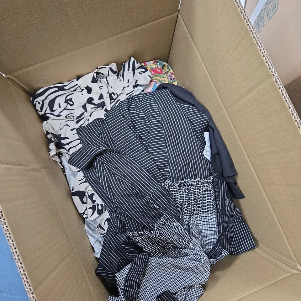 WOMEN'S CLOTHING LOT – MIXED DRESSES & BLOUSES, ASSORTED PRINTS BOX OF APPROXIMATELY  10 ITEMS OF CLOTHING .