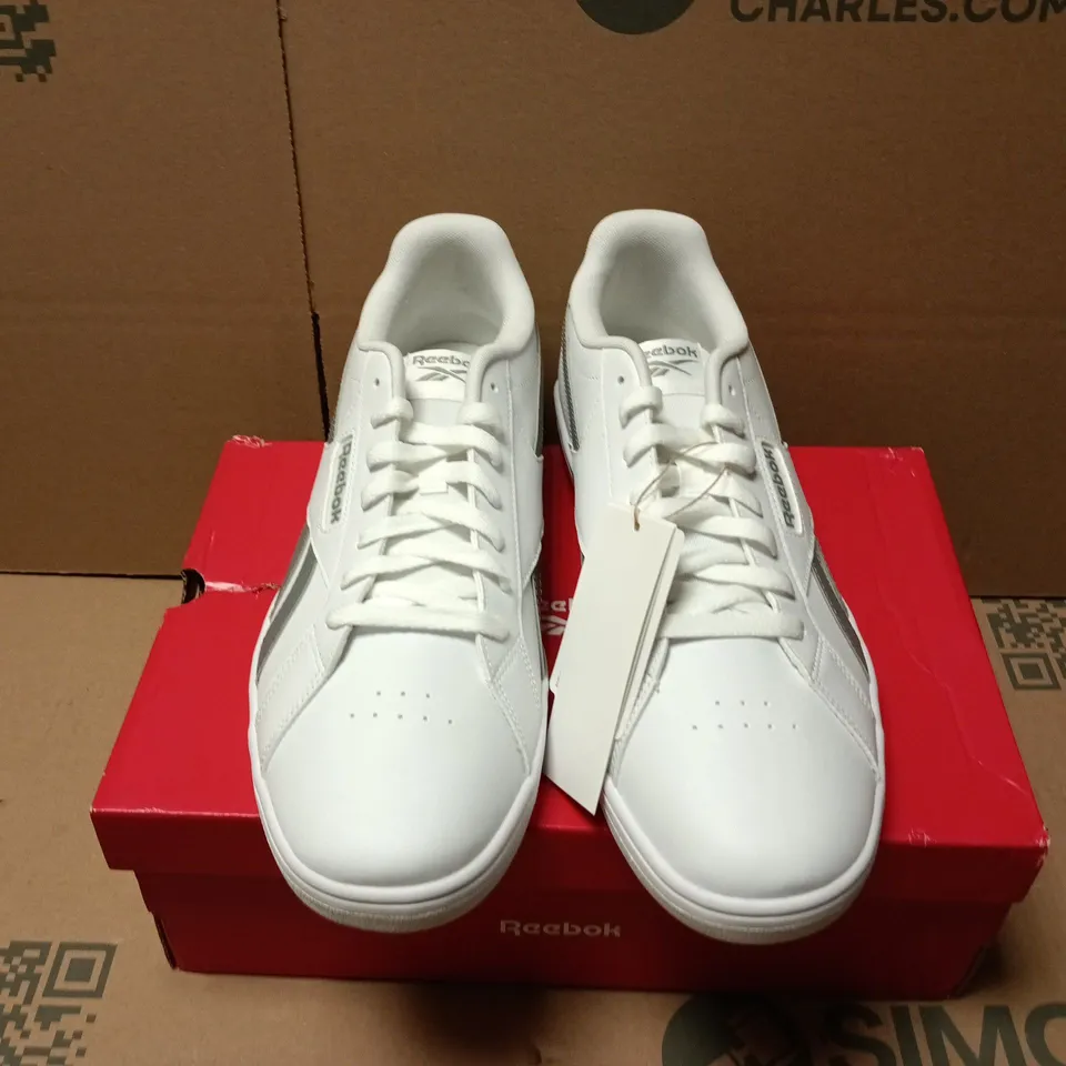 BOXED PAIR OF REEBOK COURT RETRO UNISEX TRAINERS IN WHITE - UK 11