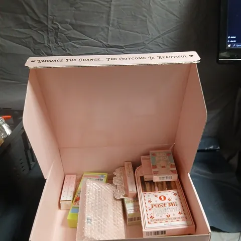 P LOUISE MAKE-UP BOX – ALL OF US ARE A LITTLE FRAGILE BABE