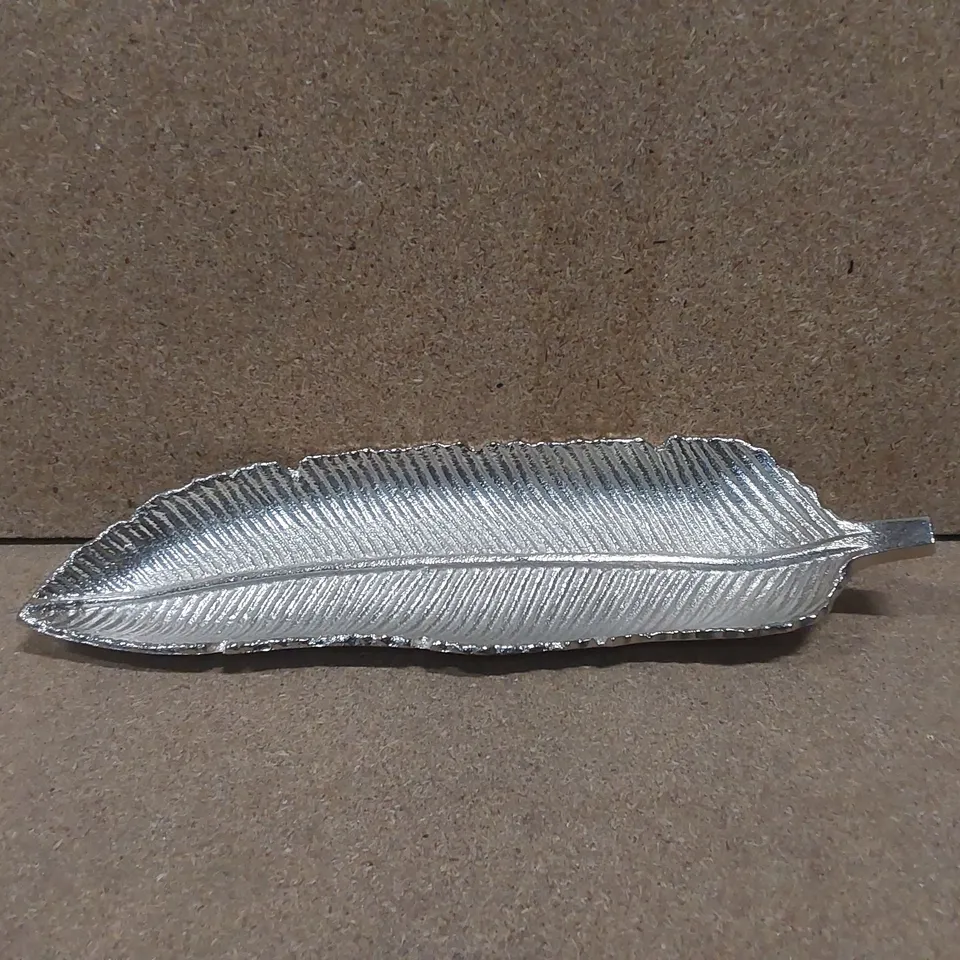 LIGHT & LIVING DECORATIVE METAL TABLE LEAF FRUIT HOLDER