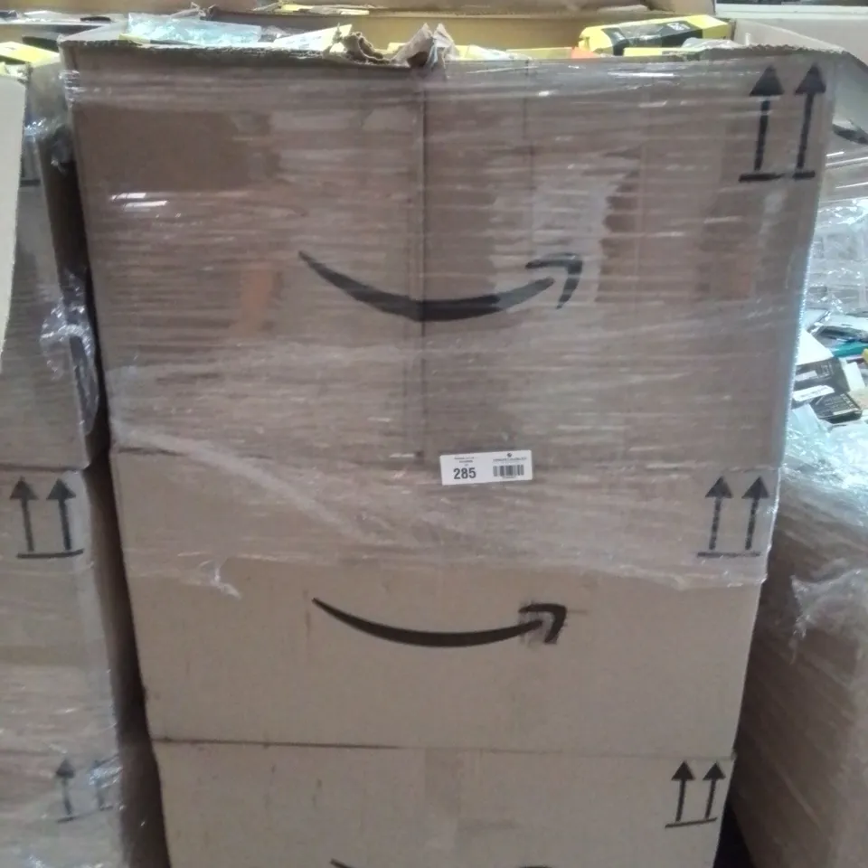 PALLET CONTAINING VERY LARGE AMOUNT OF BRAND NEW PHONE CASES [MODELS AND MAKES VARY]