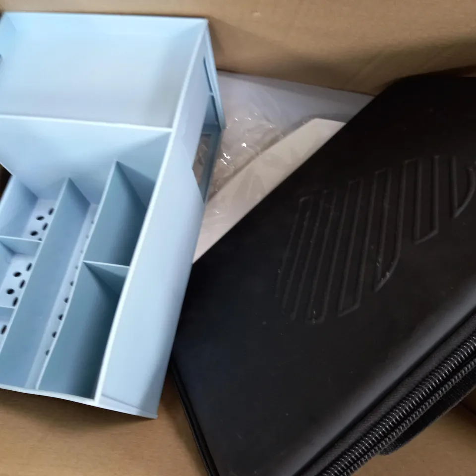 APPROXIMATELY 10 ASSORTED ITEMS TO INCLUDE BATHROOM SCALE, INTERIOR ROOF LED LIGHT, MAGAZINE HOLDER ETC. 