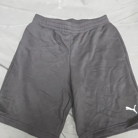 PUMA ESS SHORTS IN BLACK - LARGE