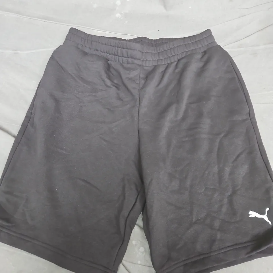 PUMA ESS SHORTS IN BLACK - LARGE