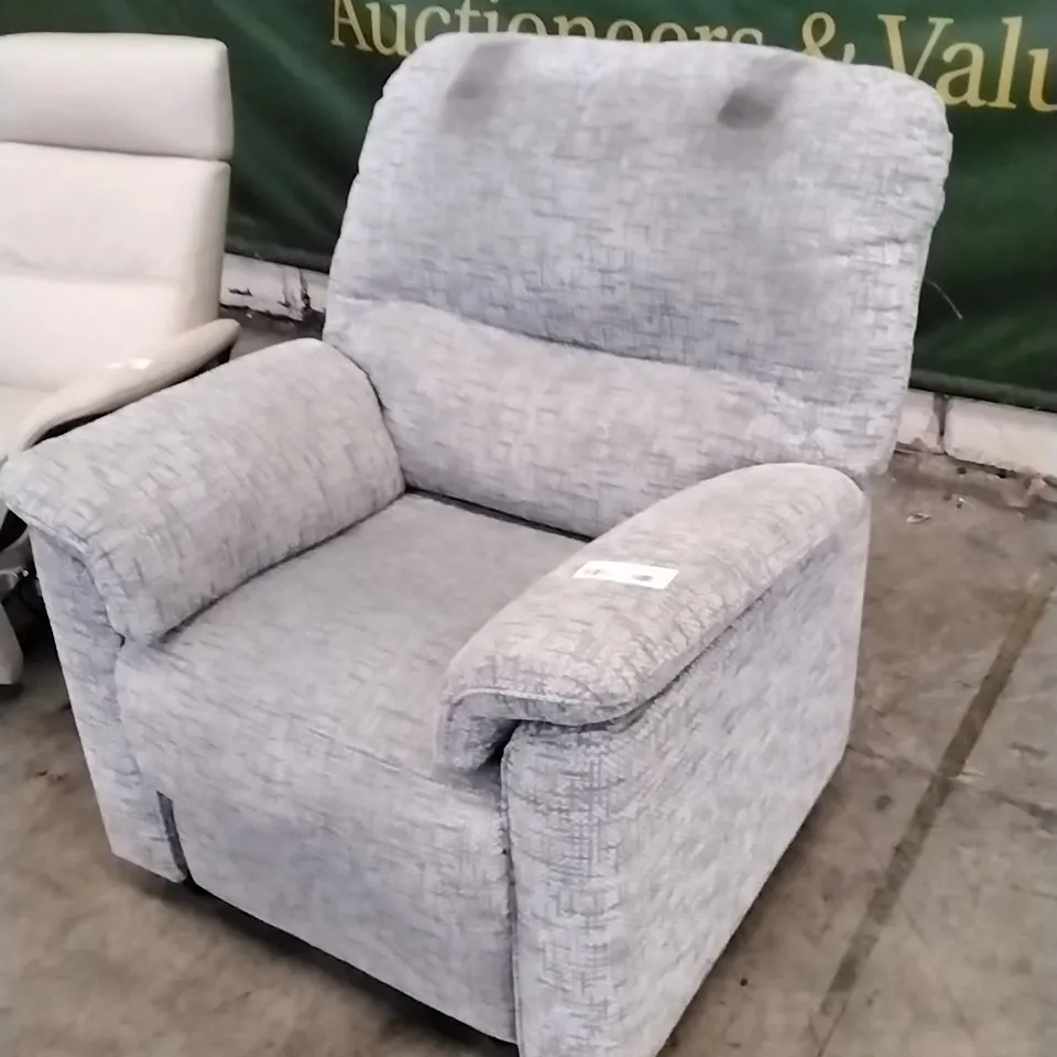 QUALITY BRITISH DESIGNED & MANUFACTURED G PLAN CHADWICK DUAL ELEVATE ARMCHAIR REMCO LIGHT GREY FABRIC