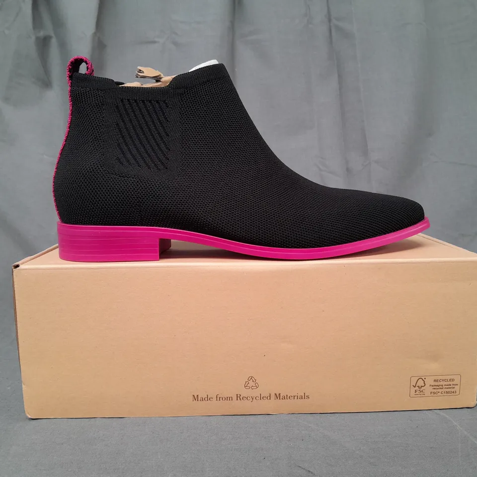 BOXED PAIR OF VIVAIA SLIP-ON SHOES IN BLACK/PINK EU SIZE 40