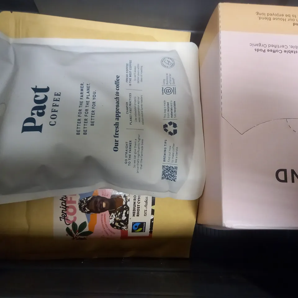 BOX OF APPROX 6 ASSORTED FOOD ITEMS TO INCLUDE - MY PROTEIN CREATINE MONOHYDRATE - JENIPHENS COFFI - MONMOUTH COFFEE ECT