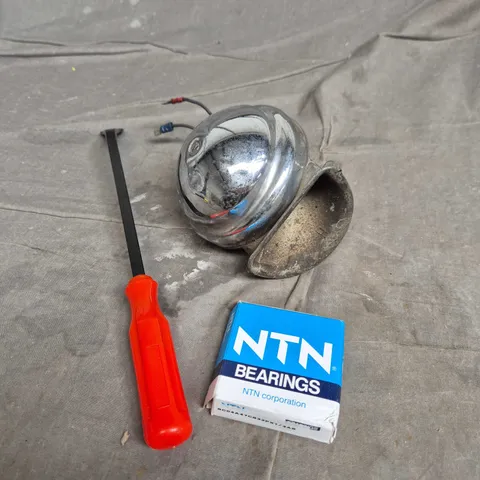 APPROXIMATELY 15 ASSORTED VEHICLE PARTS/ACCESSORIES TO INCLUDE WHEEL BEARING WEIGHTS, TOOLS, LED LIGHTS ETC 