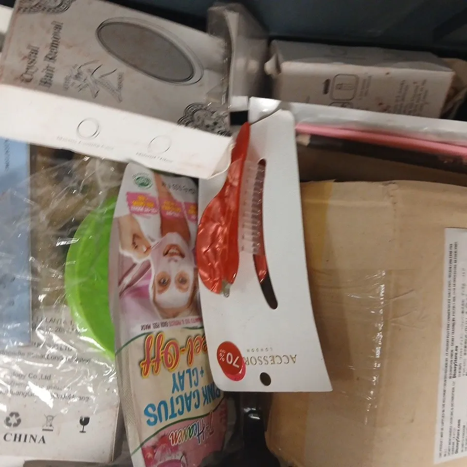APPROXIMATELY 20 ASSORTED COSMETIC ITEMS INCLUDING VARIOUS MAKES AND BRANDS - COLLECTION ONLY
