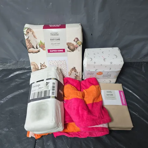 APPROXIMATELY 20 ASSORTED HOMEWARE ITEMS TO INCLUDE EASY CARE DUVET SET SUPER KING, EASY CARE PILLOW CASES, TOWEL, ETC