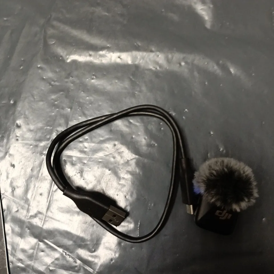 DJI MIC WIRELESS LAVALIER MICROPHONE SYSTEM WITH WINDSCREEN – CASE & USB-C CABLE