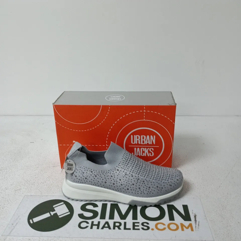 BOXED URBAN JACKS COCKTAIL GREY SLIP-ON TRAINERS – UK SIZE 8
