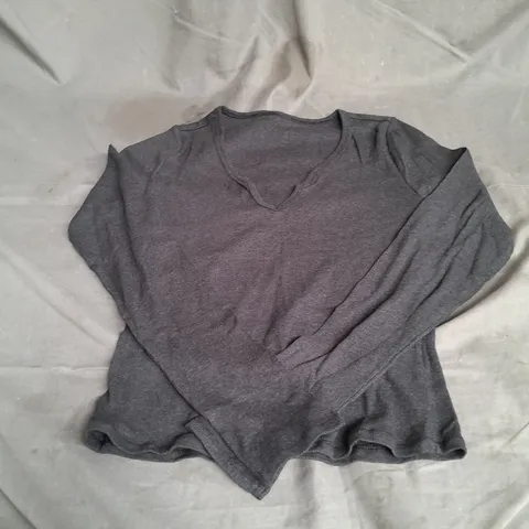 GYMSHARK V NECK TOP IN DARK GREY SIZE M