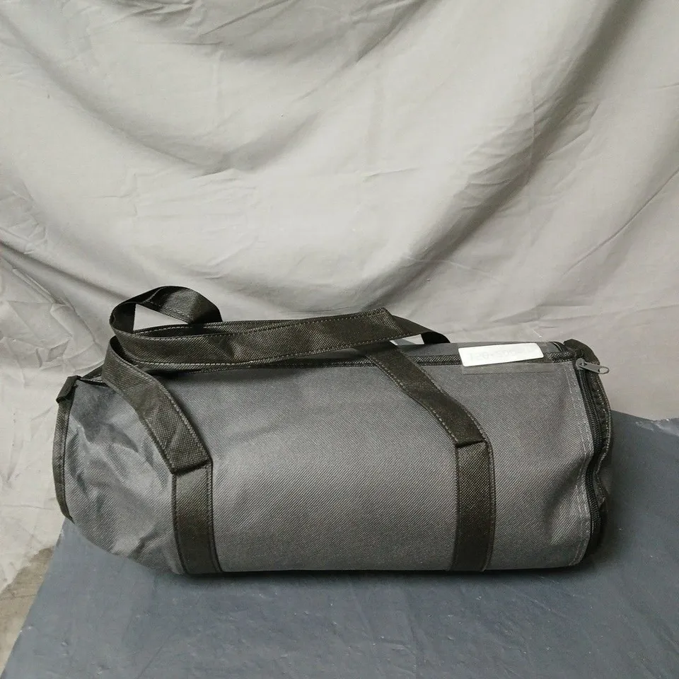 BLACK AND WHITE THROW/BLANKET 150 X 200 CM IN CARRY CASE