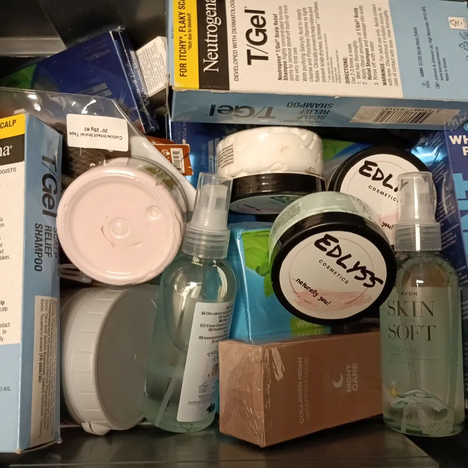 APPROXIMATELY 20 ASSORTED COSMETICS ITEMS TO INCLUDE NEUTROGENA SCALP RELIEF SHAMPOO, TEETH WHITENING STRIPS, KERASTASE BLOND ABSOLU, ETC