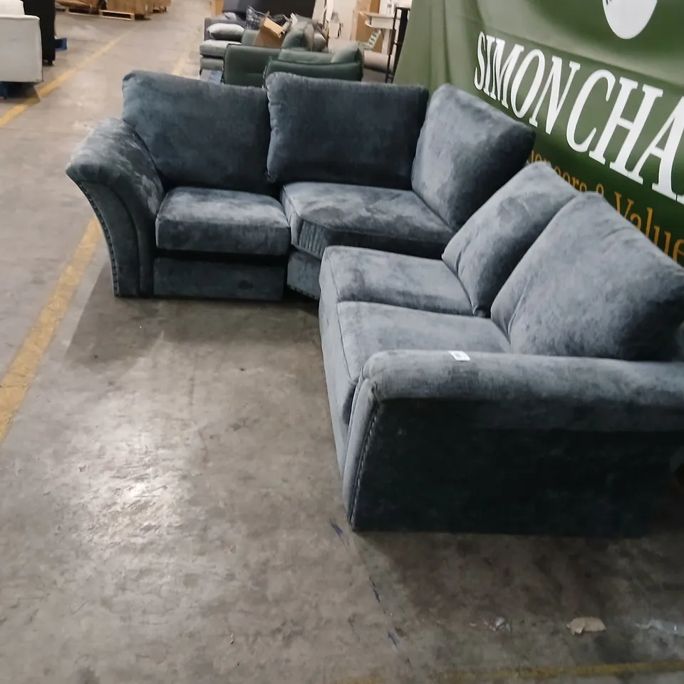 GREY FABRIC SECTIONAL SOFA WITH CHAISE — L-SHAPED CORNER COUCH (VERIFY MODEL)