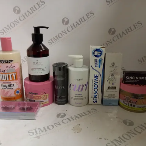 BOX OF ASSORTED COSMETIC ITEMS TO INCLUDE SENSODYNE, SHOWER GELS AND LUXURIANT