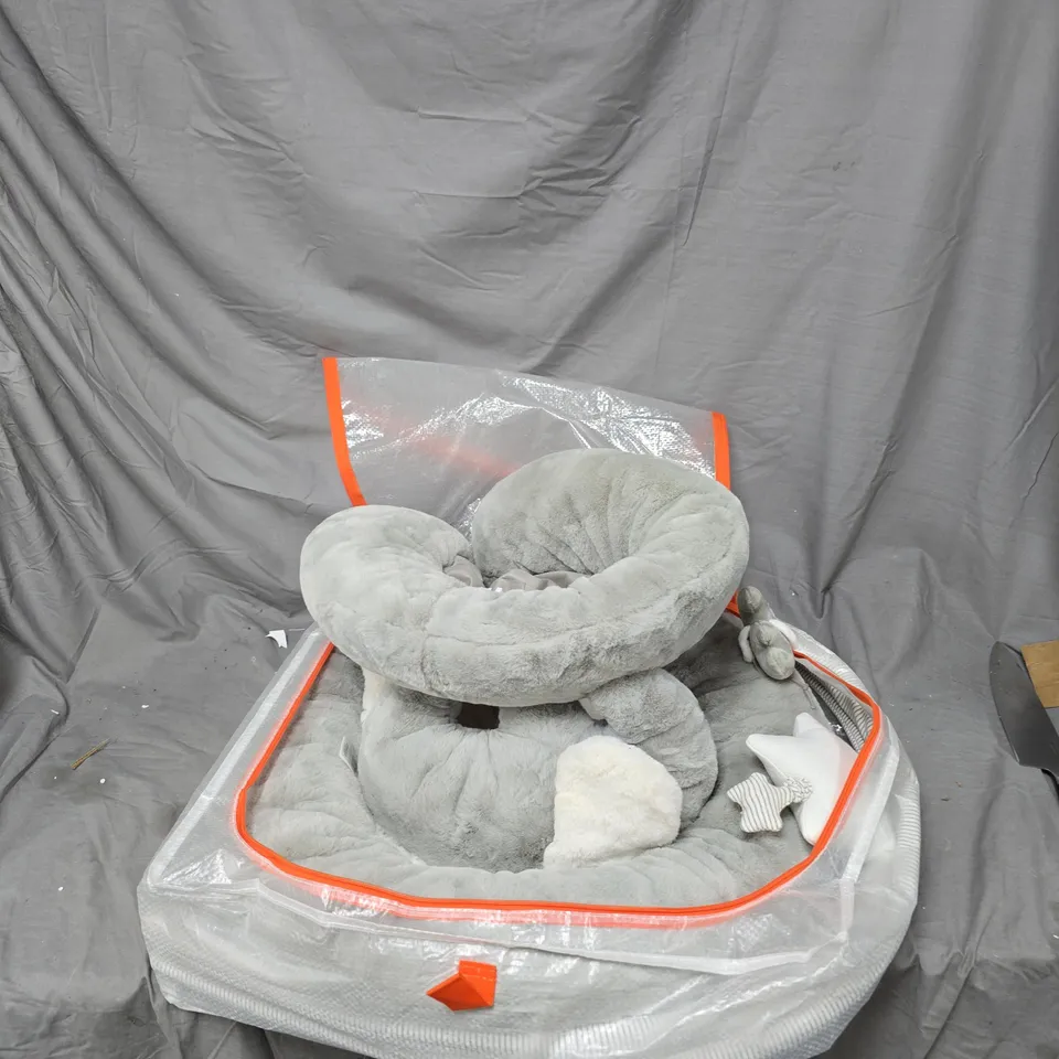 PLAYMAT & GYM - WELCOME TO THE WORLD ELEPHANT MAMAS AND PAPAS