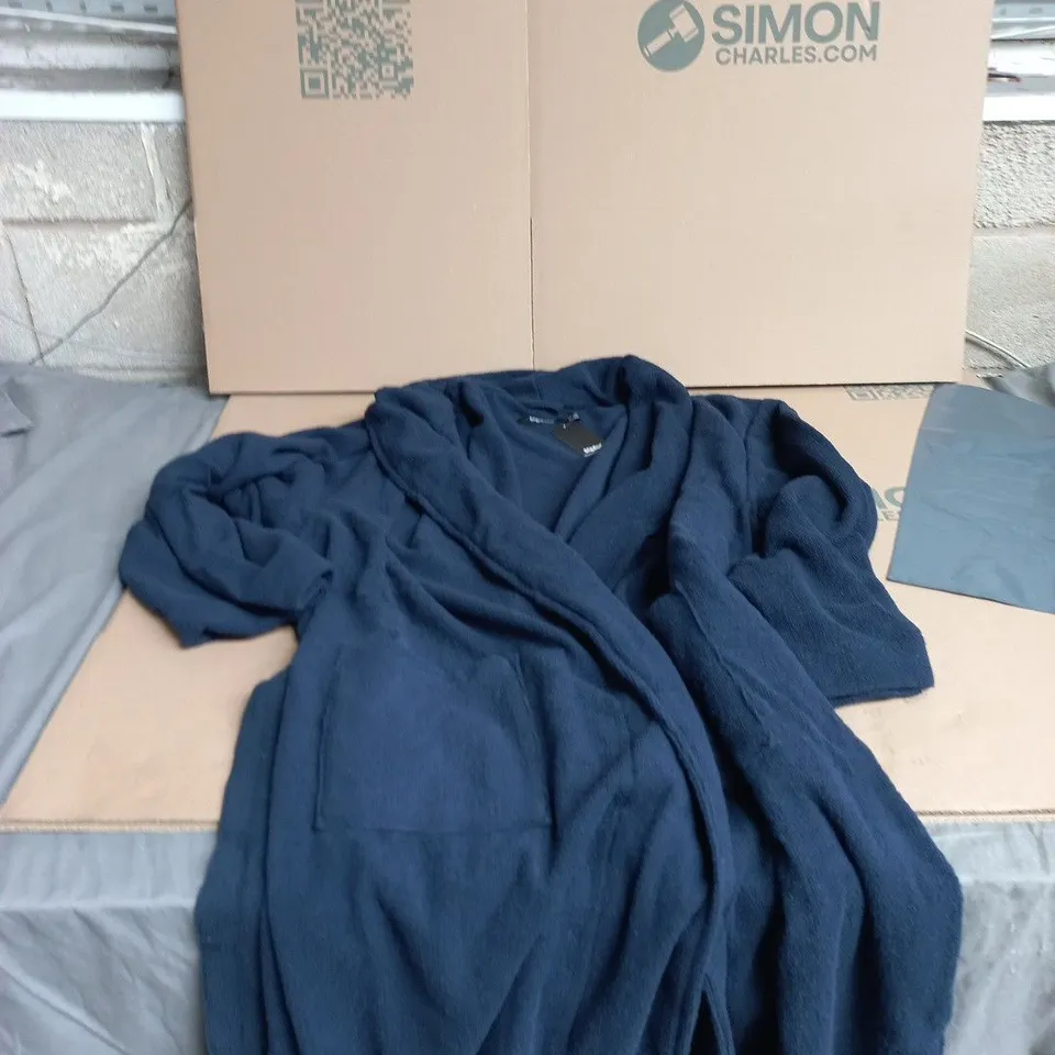 BOX OF APPROXIMATELY 20 ASSORTED CLOTHING ITEMS TO INCLUDE: BIG DUDE DRESSING GOWN