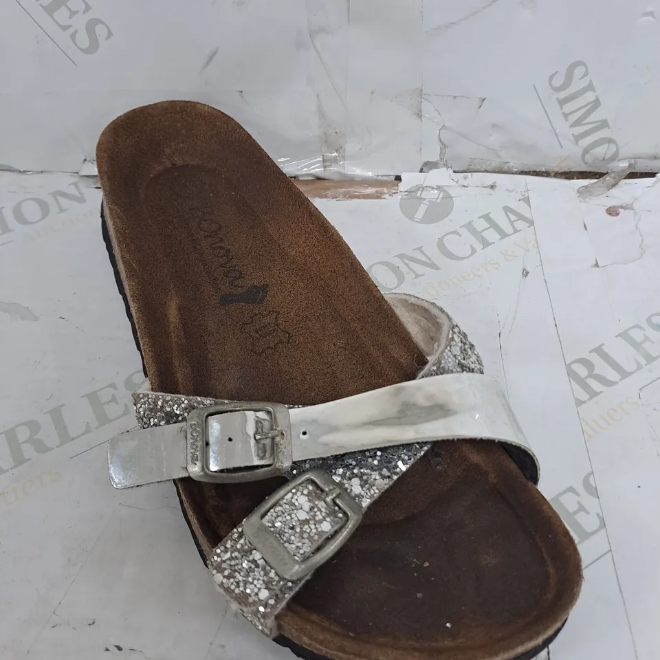 BONOVA X STRAP SANDALS IN SILVER - SIZE 37