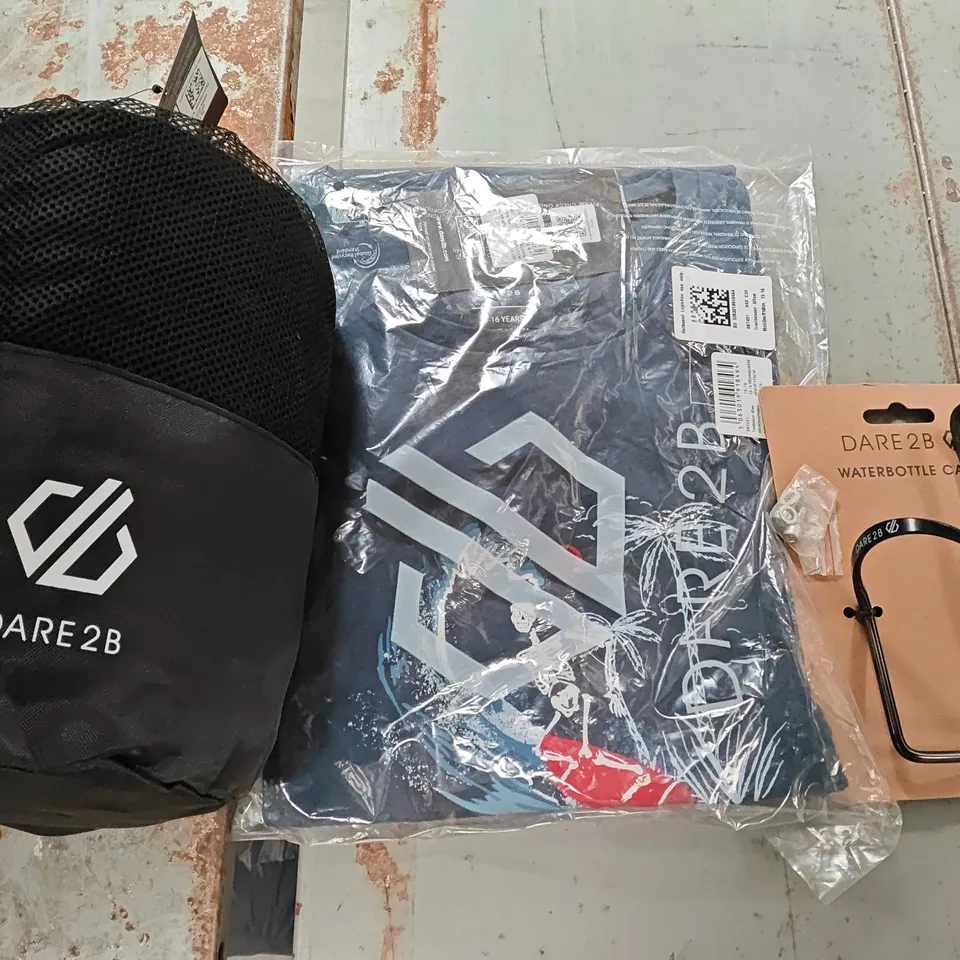 LOT OF 3 DARE2BE ITEMS INCLUDE T-SHIRT 15/16 YRS, GYM TOWEL AND WATERBOTTLE CAGE