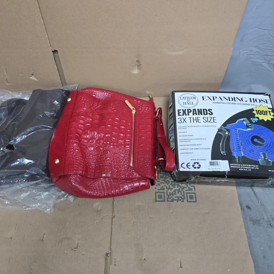 LARGE QUANTITY OF ASSORTED ITEMS TO INCLUDE EXPANDING HOSE PIPE, HANDBAGS, T-SHIRTS, ETC - COLLECTION ONLY