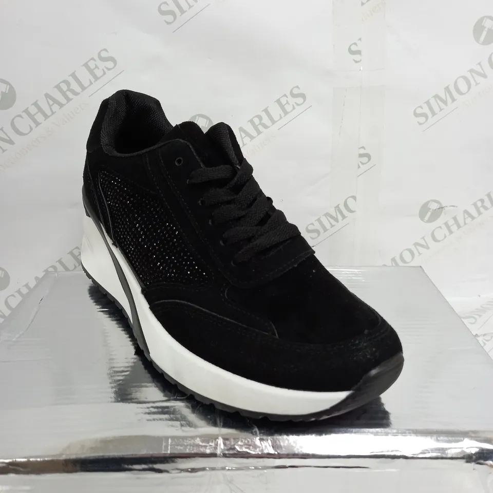 UNBRANDED N/M BLACK GEM SHOES TRAINER - SIZE UNSPECIFIED 