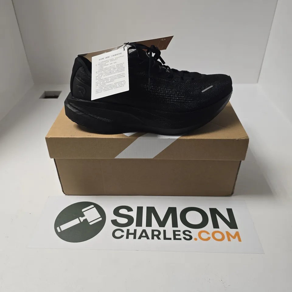 BOXED PAIR OF DYNAFISH LACE TRAINERS IN BLACK - UK 10