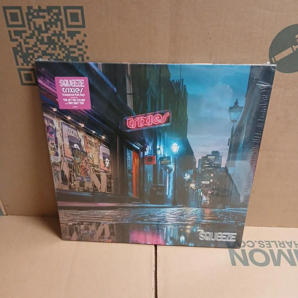 SQUEEZE – TRIXIES ALBUM BUNDLE TO INCLUDE; TRANSPARENT PINK VINYL, 2CD + BLU-RAY, TRIXIES SINGLE ON VINYL, GLEN TILBROOK SIGNED TRIXIES CONCOCTIONS MENU MERCHANDISE