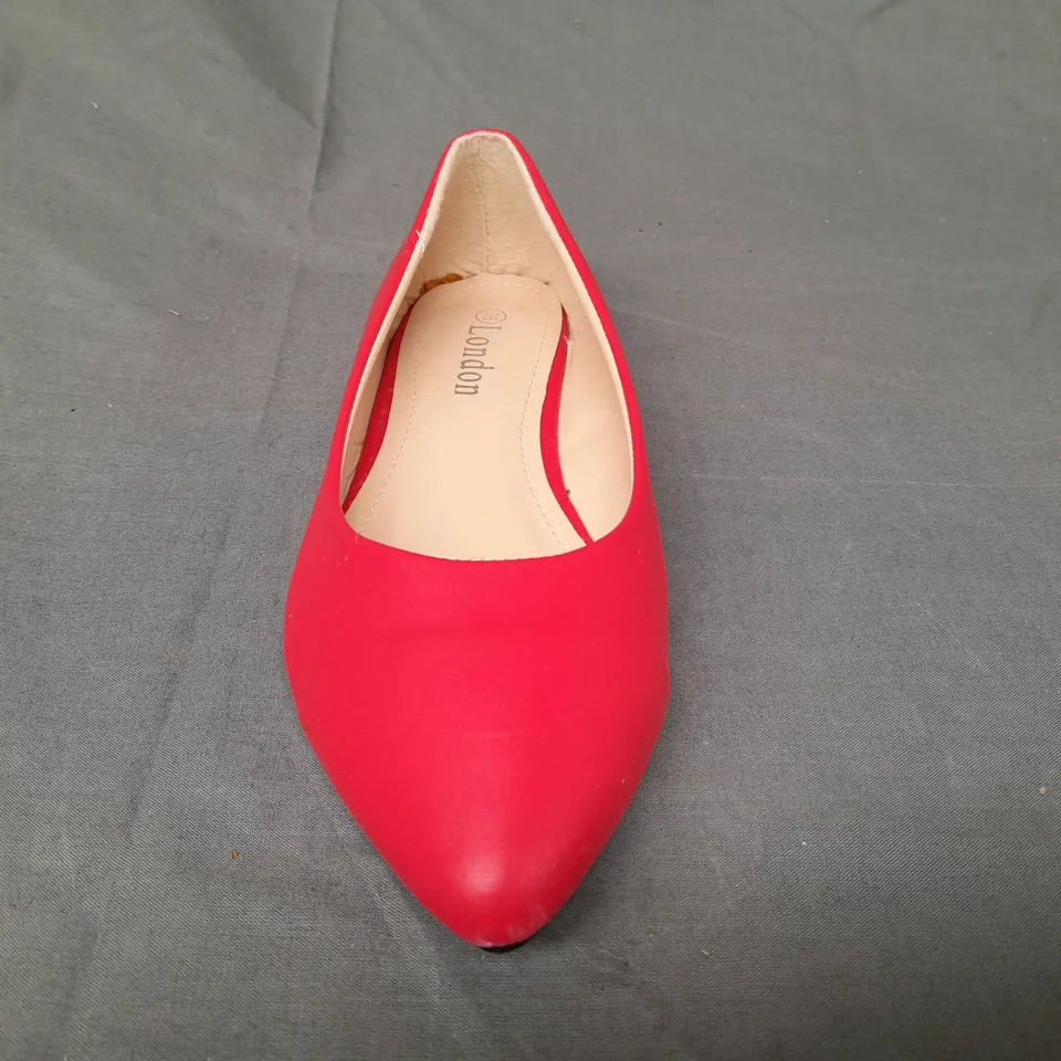 BOXED PAIR OF DESIGNER CLOSED TOE SLIP-ON SHOES IN RED EU SIZE 36