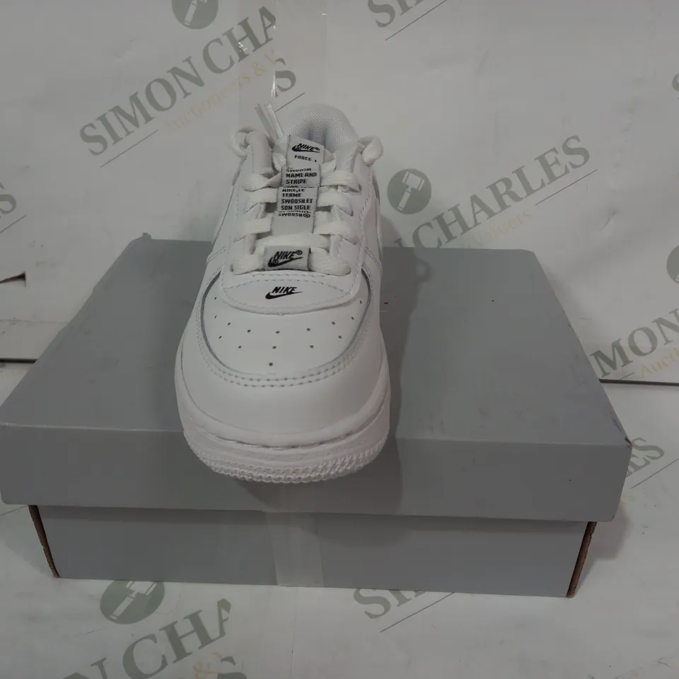 BOXED PAIR OF NIKE FORCE 1 LV8 3 KIDS SHOES IN WHITE UK SIZE 8.5