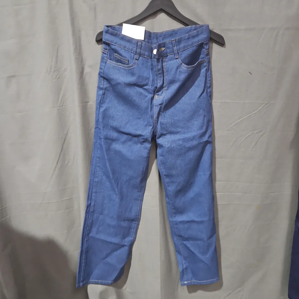 APPROXIMATLY 25 ITEMS INCLUDING PANTS TOPS BOXS ECT 