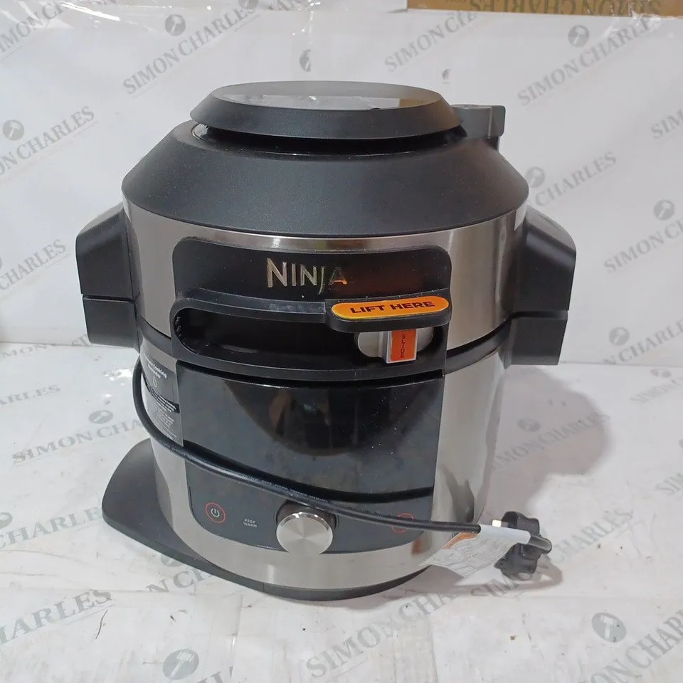 BOXED NINJA FOODI MAX SMARTLID 7.5L MULTI COOKER & AIR FRYER