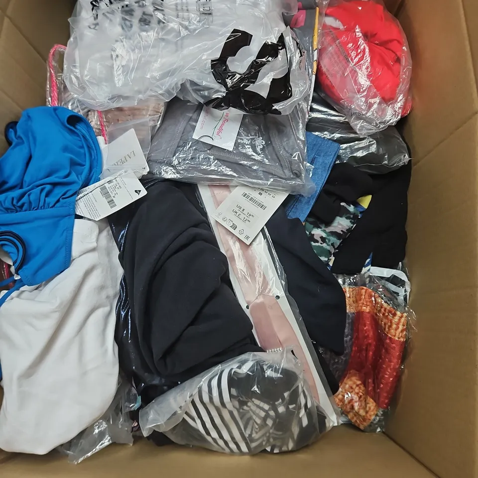 BOX OF APPROXIMATELY 20 ASSORTED CLOTHING ITEMS TO INCLUDE WRAP DRESS, TOPS, TROUSERS, ETC