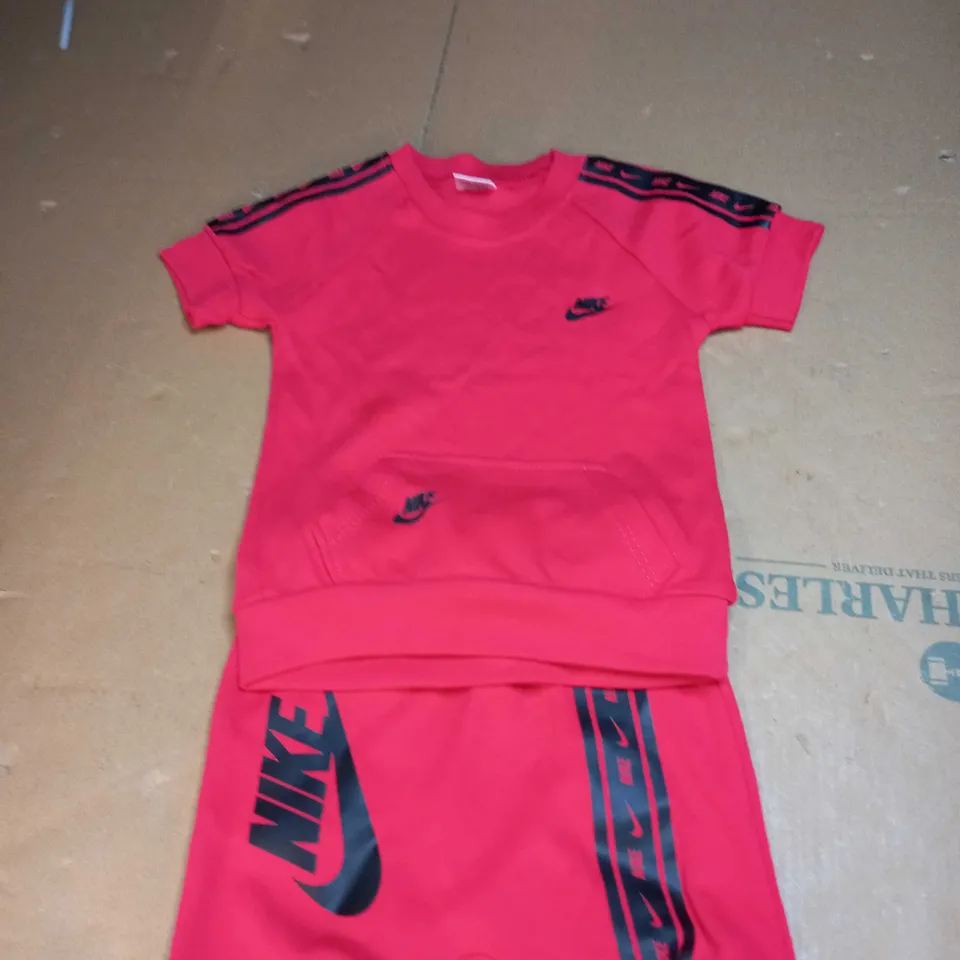 TODDLER NIKE LOGO T-SHIRT AND SHORTS SIZE UNSPECIFIED