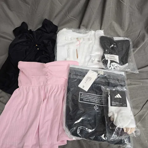 BOX OF APPROXIMATELY 20 ASSORTED CLOTHING ITEMS TO INCLUDE - TOPS, DRESS, SHORTS, ETC
