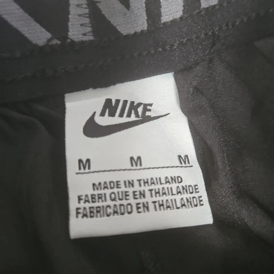NIKE BLACK SHORTS – MEN'S, SIZE M