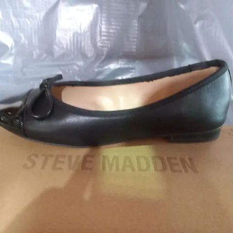 BOXED STEVE MADDEN ELLISON BLACK FLATS SIZE 38