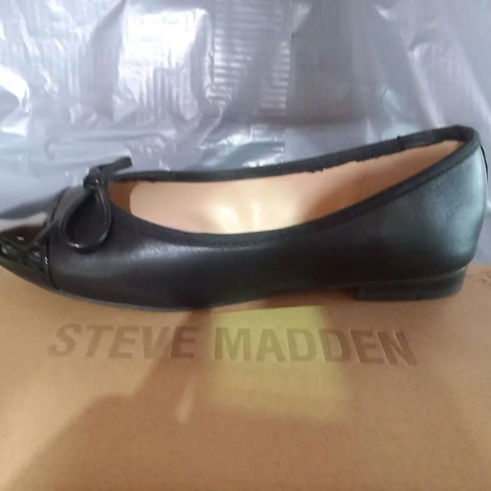 BOXED STEVE MADDEN ELLISON BLACK FLATS SIZE 38