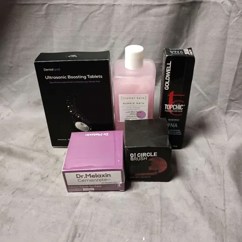 APPROXIMATELY 20 ASSORTED COSMETIC ITEMS TO INCLUDE TOPCHIC PERMANENT HAIR COLOR, O! CIRCLE BRUSH, ULTRASONIC BOOSTING TABLETS, BUBBLE BATH, DR  MELAXIN ETC