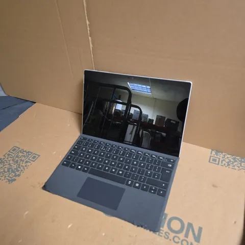 MICROSOFT SURFACE PRO 6 WITH KEYBOARD – I7-8650U, 256GB, 12.3-INCH DISPLAY