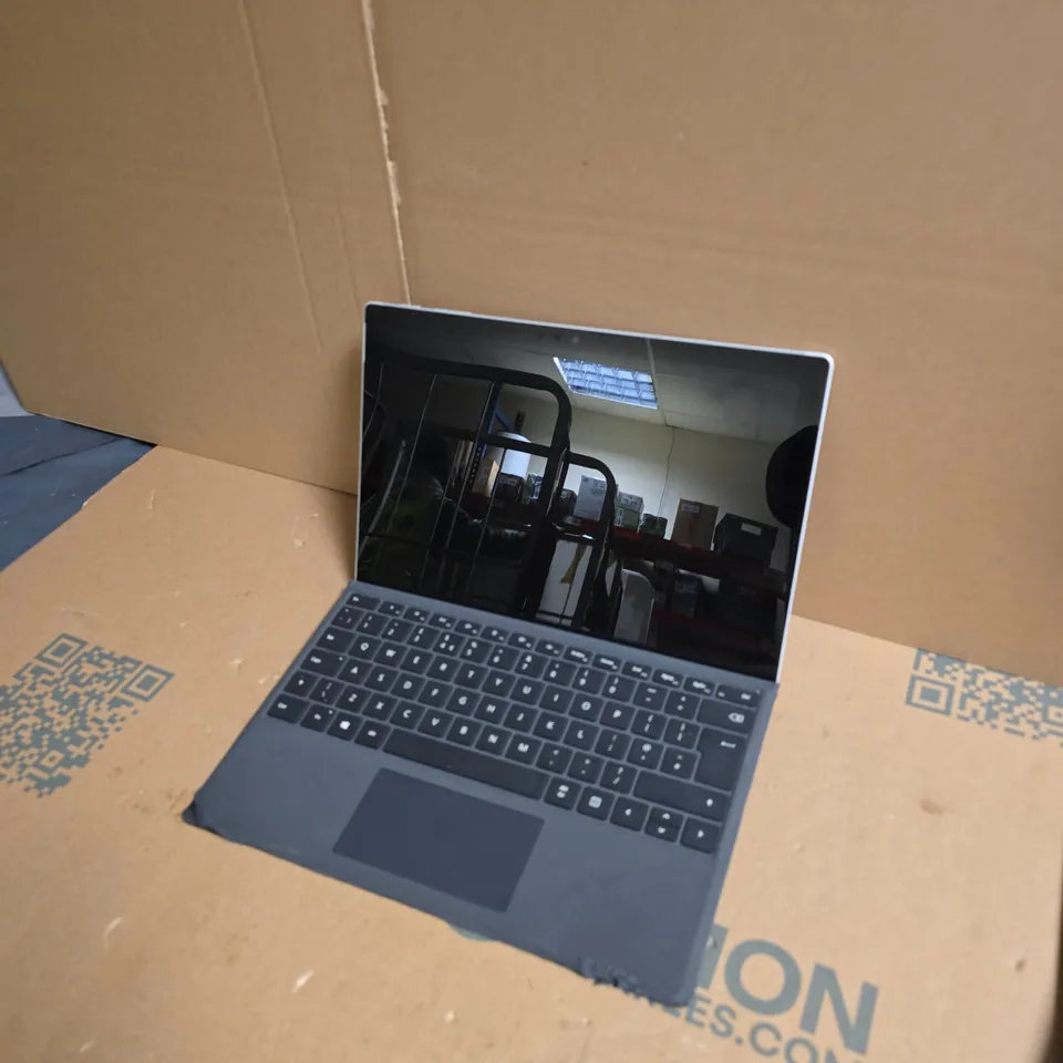 MICROSOFT SURFACE PRO 6 WITH KEYBOARD – I7-8650U, 256GB, 12.3-INCH DISPLAY