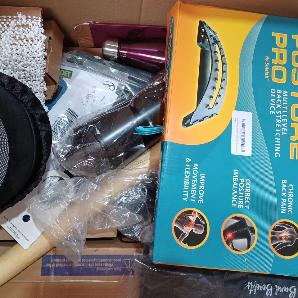 BOX OF APPROXIMATELY 20 ASSORTED HOUSEHOLD ITEMS TO INCLUDE DOWNVIEW STANDARD PILLOWCASE, ECO GROUNDSHEET PEGS, ETC