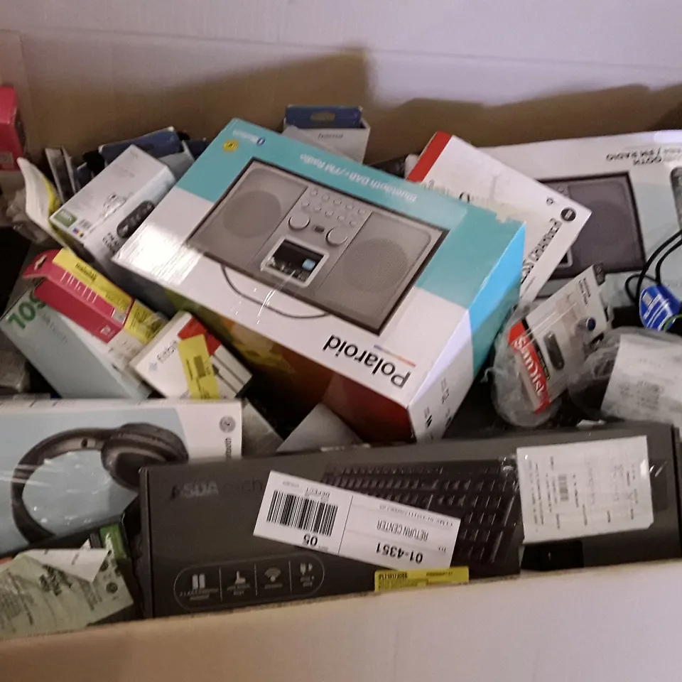 BOX OF ASSORTED ELECTRONIC PRODUCTS INCLUDING BLUETOOTH RADIO, HEADPHONES, KEYBOARD, ALARM CLOCKS