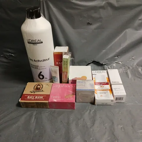 APPROXIMATELY 20 ASSORTED HEALTH & BEAUTY PRODUCTS TO INCLUDE - DR SQUATCH SOAP BAR, L'OREAL DAILY ANTI-UV FLUID, PIXI BROW TAMER, ETC